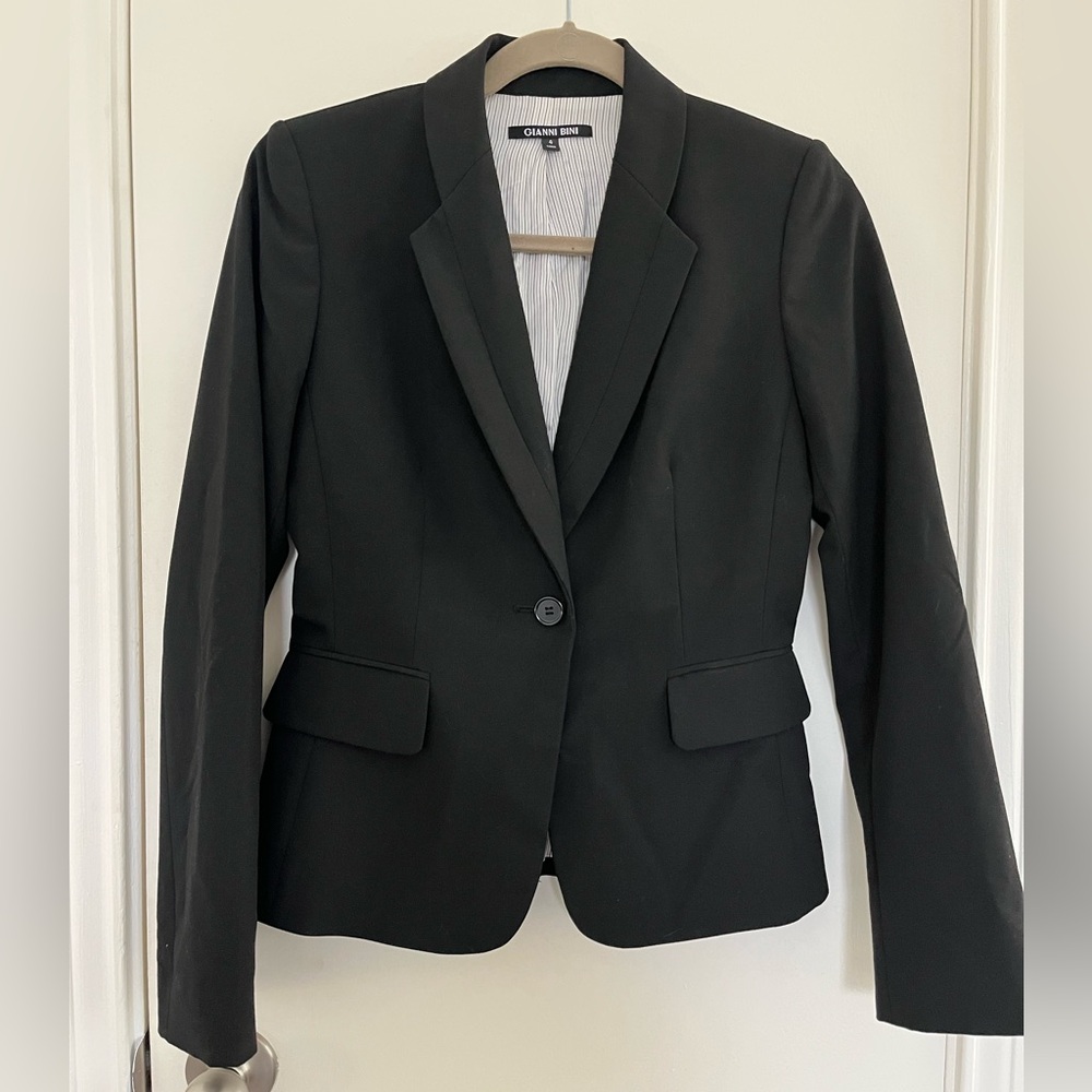 Gianni Bini structured black blazer, classic style, size 4!